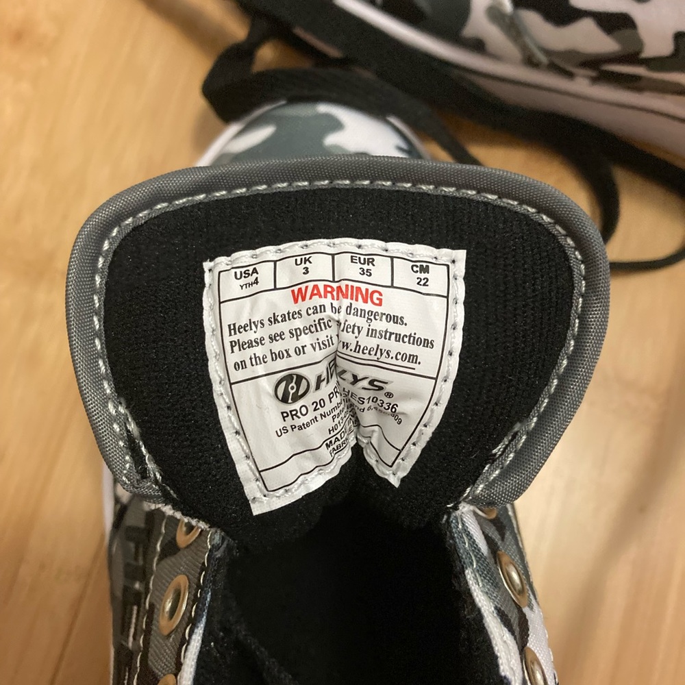 Brand new boys Heely’s size 3